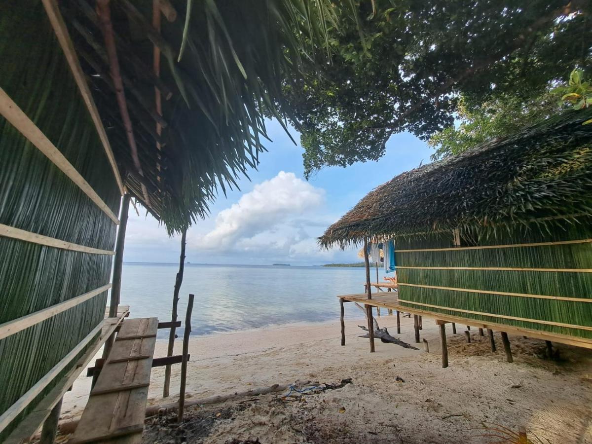 Coco Huts Guest House Waisai Exterior photo